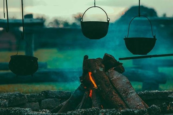Le camping chez l'habitant : une alternative économique et conviviale pour des vacances réussies