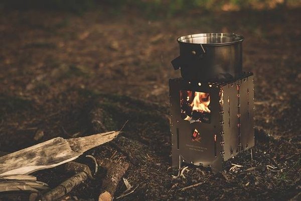 Comment choisir le réchaud de camping idéal pour cuisiner en plein air