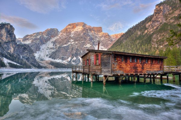 Cabane sur l'eau : Les avantages d'un séjour en immersion totale avec la nature