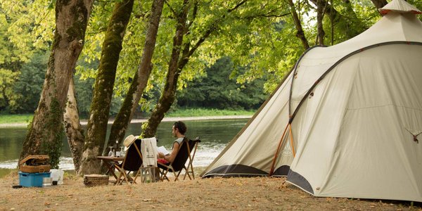 Pourquoi camper en Dordogne en bord de rivière peut être une expérience inoubliable ?