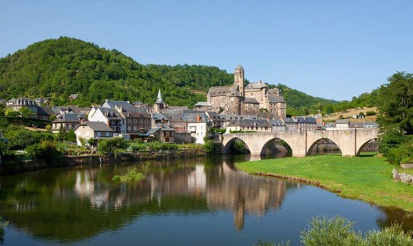Pourquoi les campings d'Aveyron en Gorges du Tarn sont-ils considérés comme des petits paradis en pleine campagne ?
