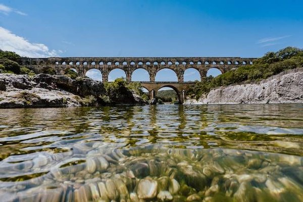Le plaisir des vacances en camping dans le Gard, en bord de rivière